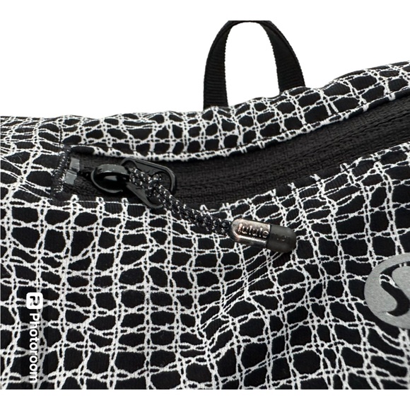 Lululemon pants in great condition. Size 6. - Picture 7 of 13